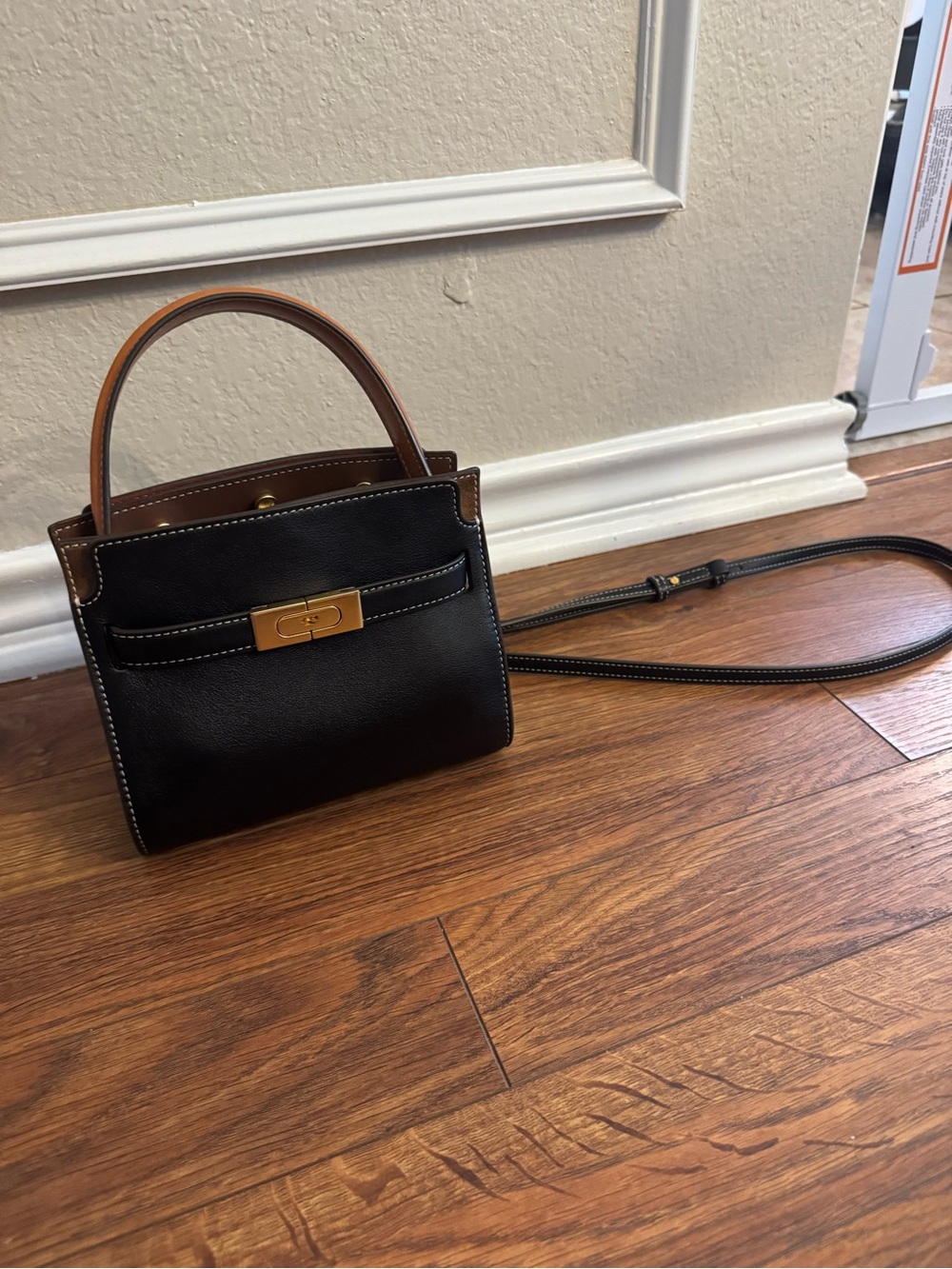 Tory Burch Petite Lee Radziwill Black Leather with Gold hardware bag - Picture 2 of 10
